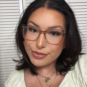 Meet your Posher, Alicia